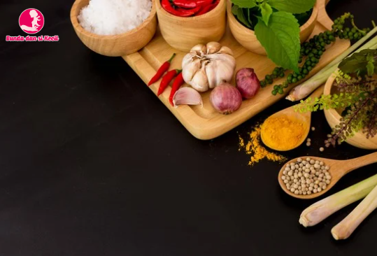 Panduan Pengenalan Bumbu Aromatik MPASI Berdasarkan Usia Bayi
